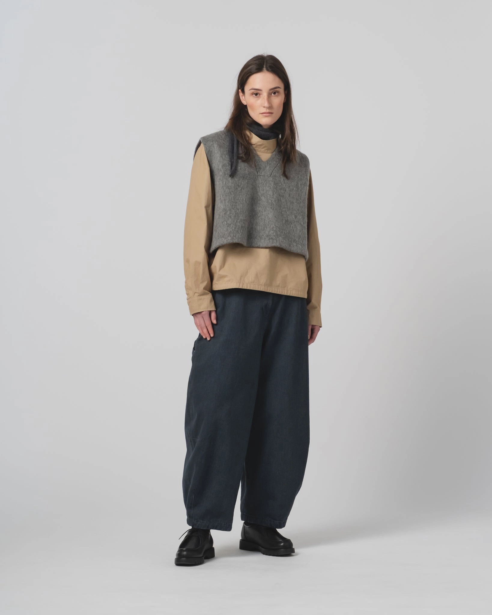 G.o.D Vee Vest Mohair Fleece Asphalt weekend