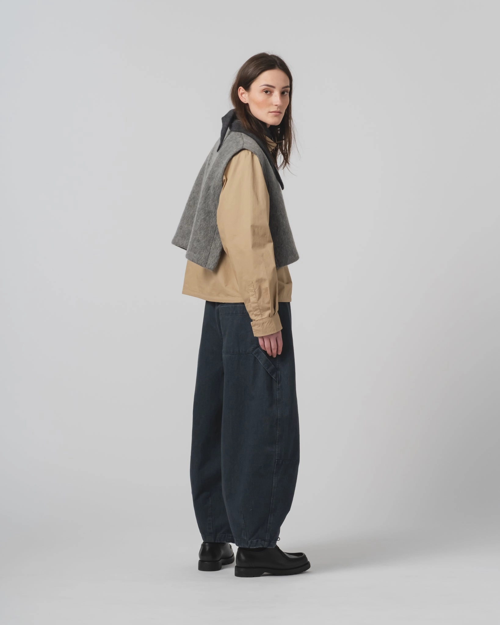 G.o.D Vee Vest Mohair Fleece Asphalt Casual Style