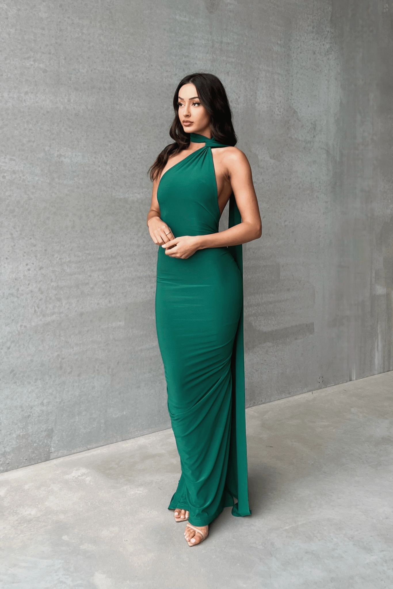 Constantina Gown - Emerald Elegant Silhouette