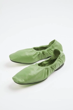 Stone Step Travel Ballerina In Verde
