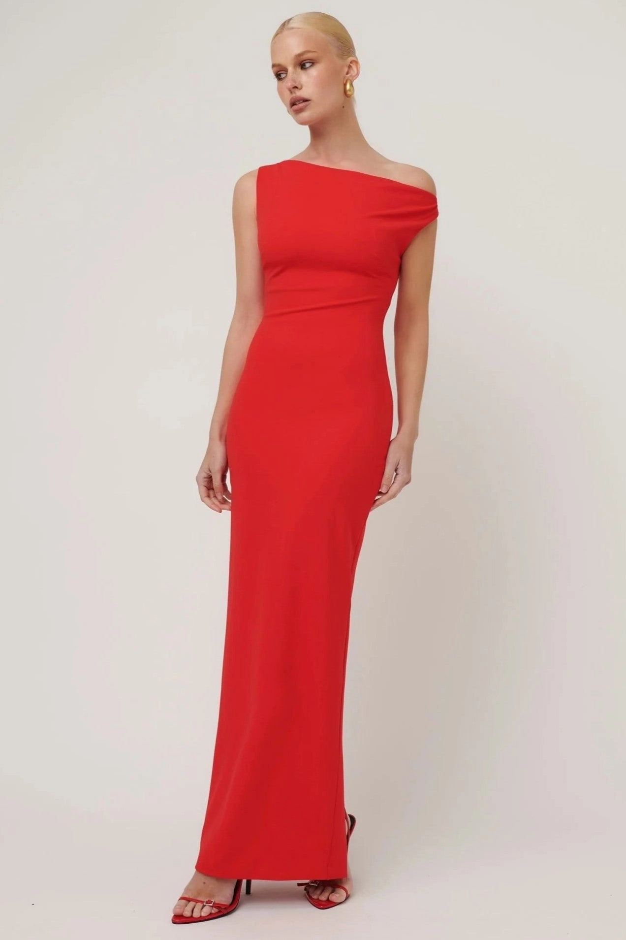 Elegant formal piece Modern Staple Inaya Gown - Red