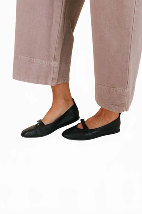 Mania Bow Flats In Black Relaxed Shoes