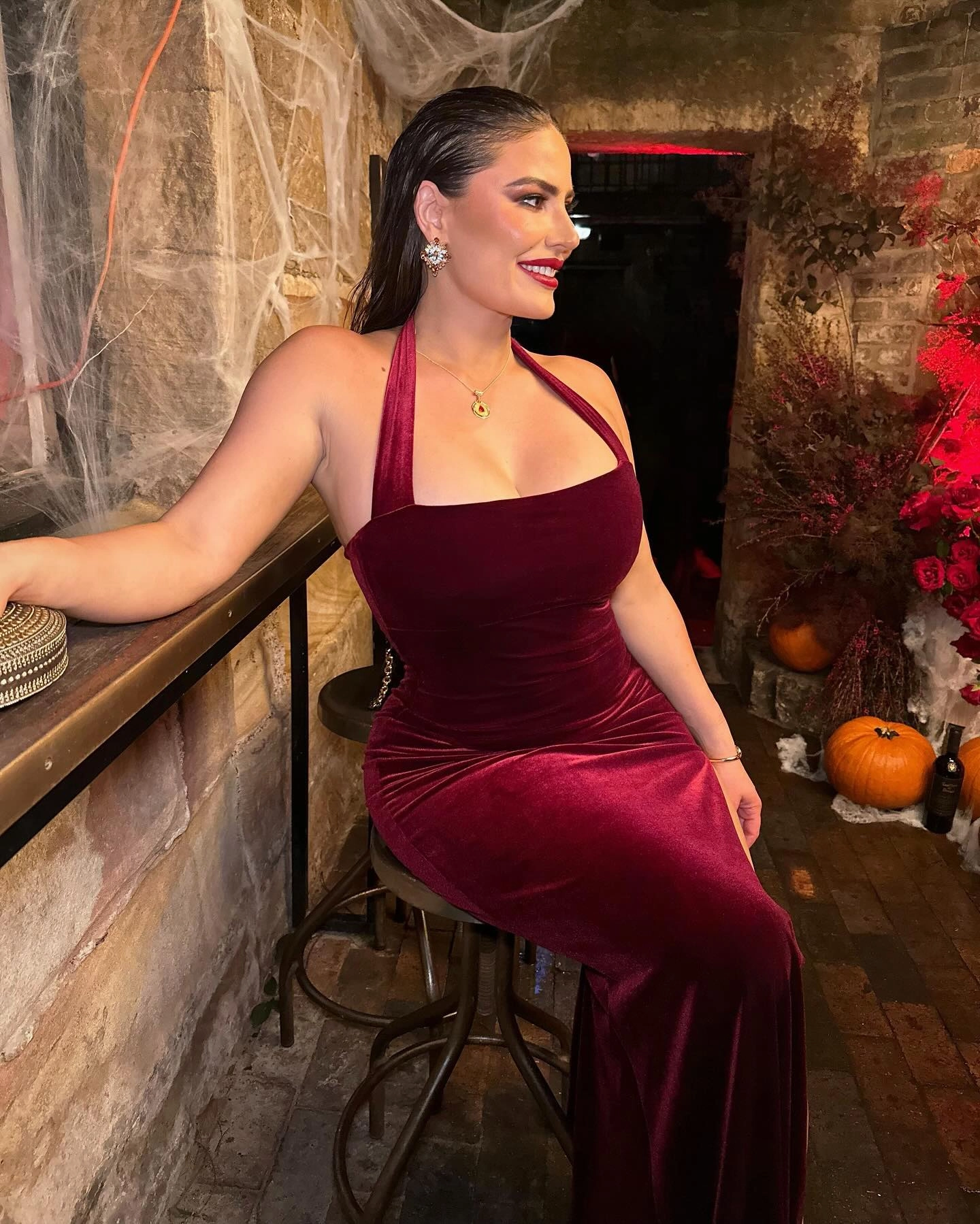 Essential Piece Clasp-Closure Nookie Vera Velvet Gown - Wine