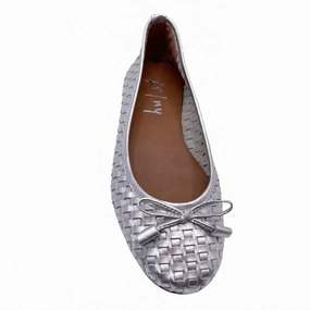 Scent Glow Shank Women Vogue Sandal In Silver