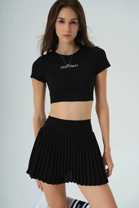 All Day Short Sleeve Crop - Black Ergonomic Shoulder Shape