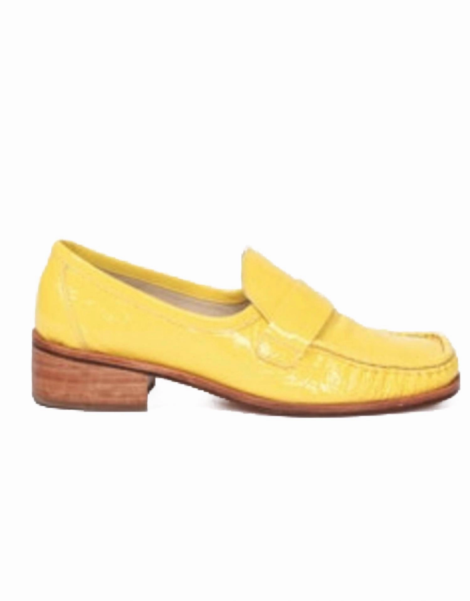 Good Traction Women's Annie Loafer In Banana