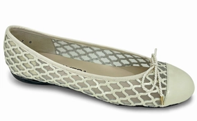 Women's Brandy M Flats In Cream Perfect Support