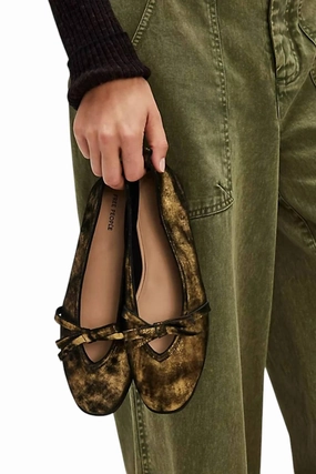 Ring Time Comfort Inserts Women's Mania Bow Flats In Bronze Age Metallic