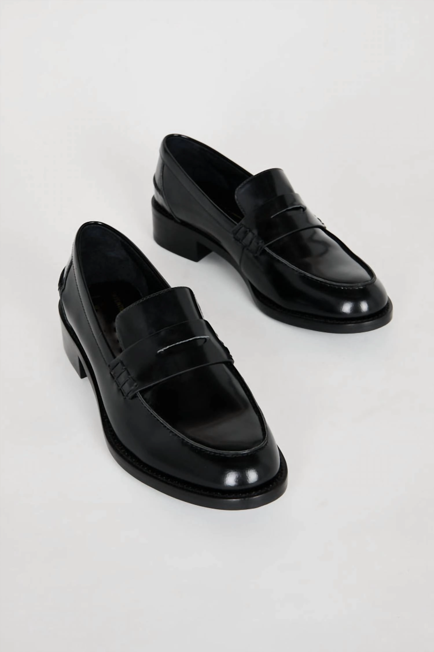Women's Neighbor Loafer In Black Gift Mood