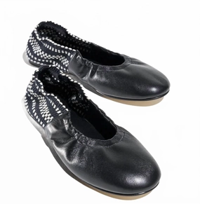 Women's Soft Leather Flat Shoe In Black Relaxing Step